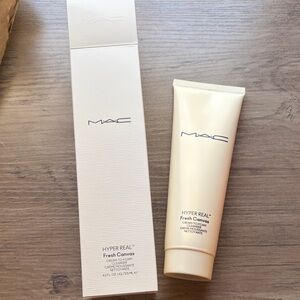 New MAC Hyper Real Fresh Canvas Cream to Foam Cleanser (4.2 oz)